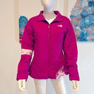 NWOT- The North Face Thermoball Eco- Medium